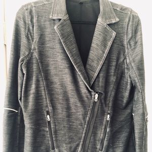 Lululemon Size 12 Jacket Black/Gray